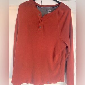 Denver Hayes men’s burnt orange long sleeve henley. Medium